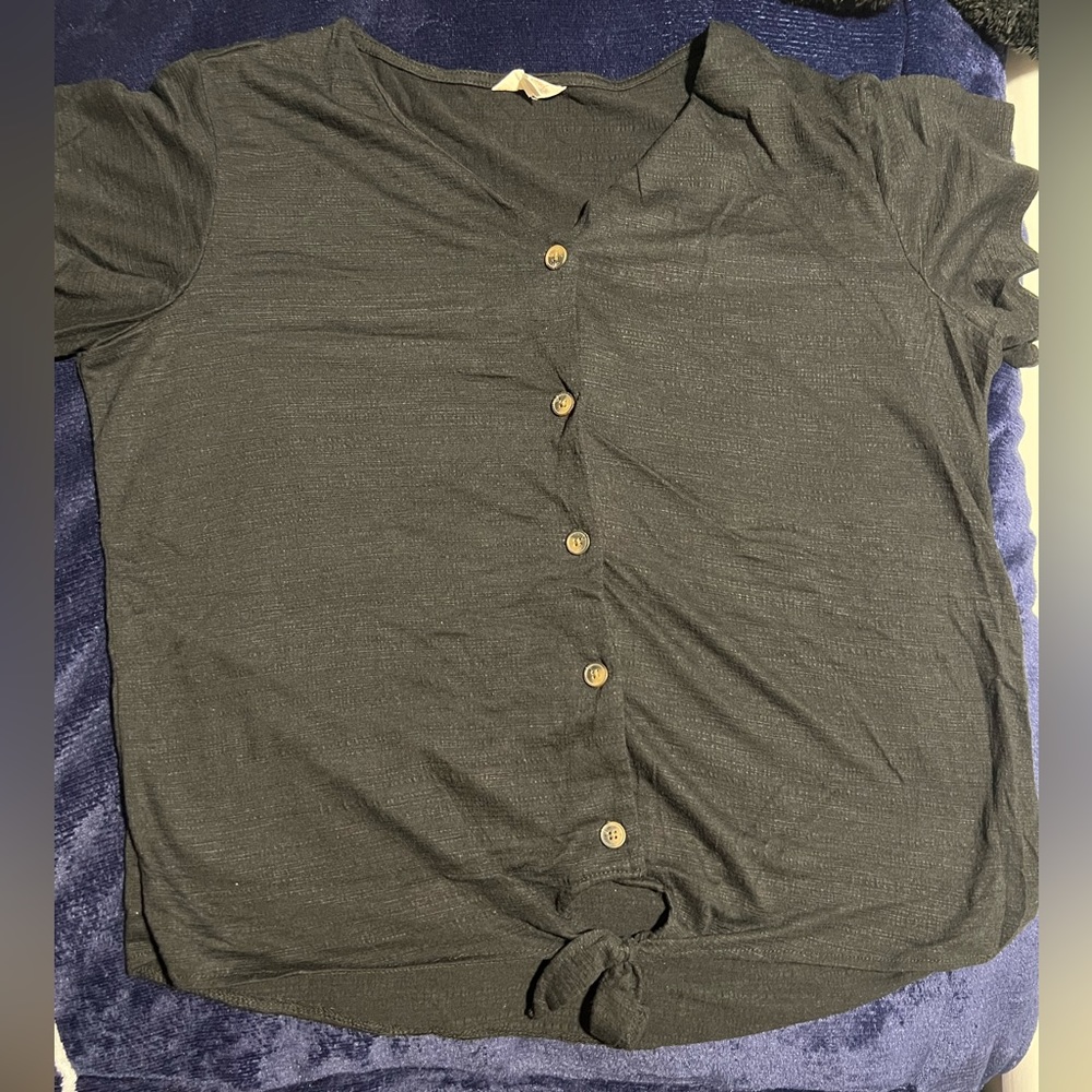 BLACK BUTTON DOWN BLOUSE
